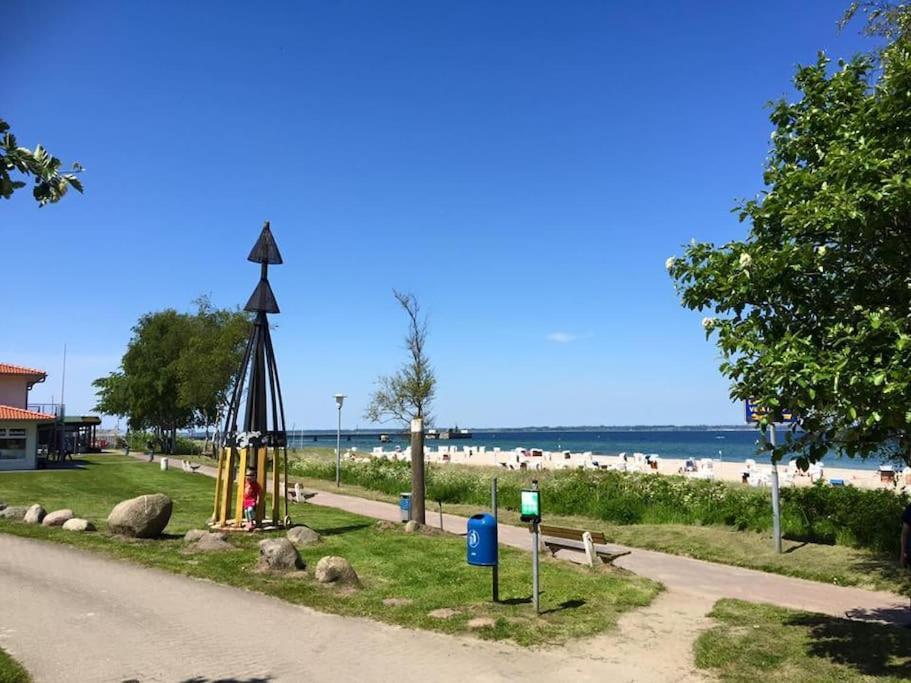 Neue Ferienwohnung Kuestennaehe Mit Terrasse 3Km Zum Strand Osdorf Exterior foto